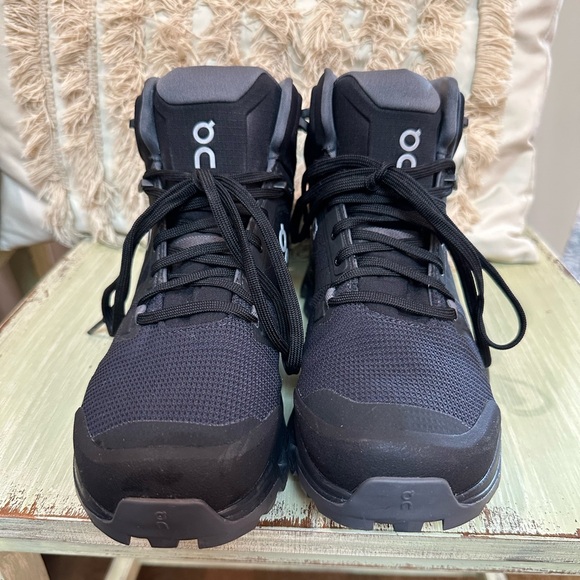 ON CLOUD CLOUDROCK WATERPROOF Sneakers Hi Top Boots Hiking Black - Picture 7 of 9